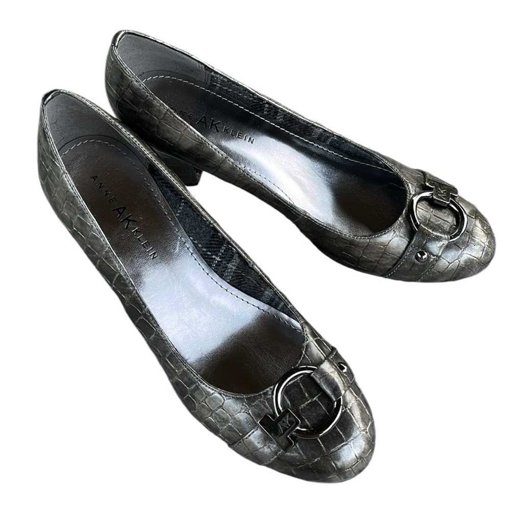 NWOT Anne Klein Fielding Silver Faux Leather Crocodile Embossed Pumps Si…